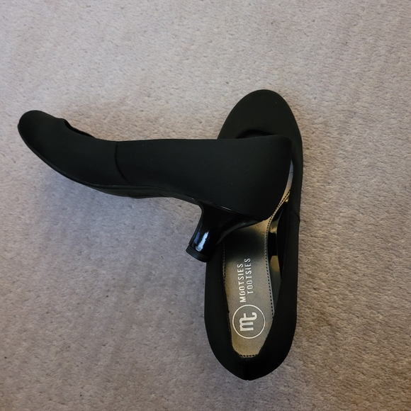 Size 7 - black pumps (very comfortable & like new) - Picture 2 of 3